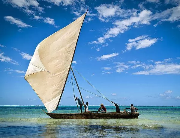 Lokal i seilbåt på Zanzibar